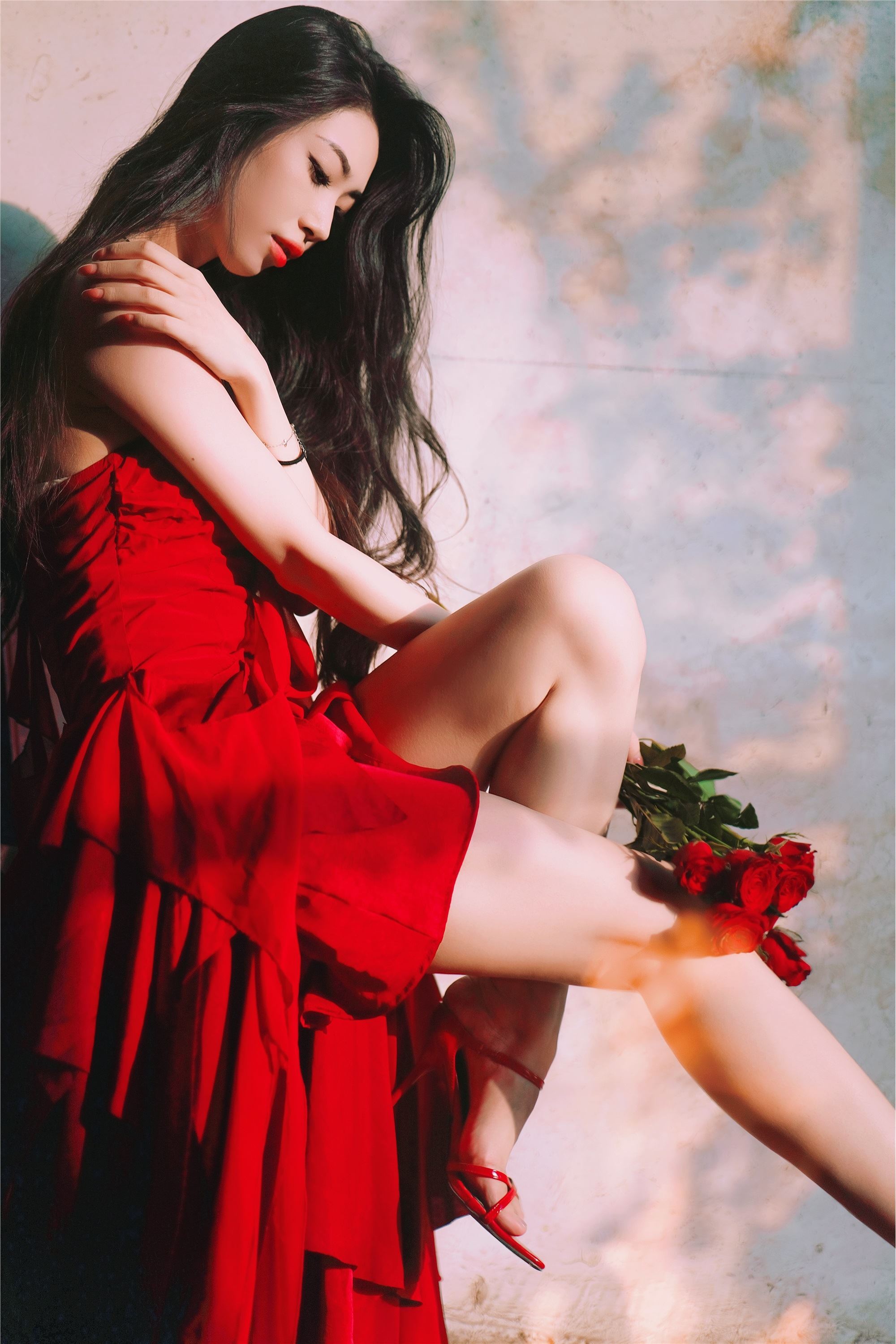 YITUYU艺图语 2025.01.15 魅力火玫瑰，少女璀璨之光 Liya